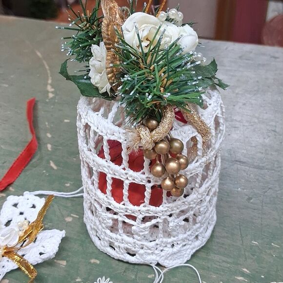 Hand crocheted 22pc. set of bells & snowflakes, ornaments more - Picture 10 of 12